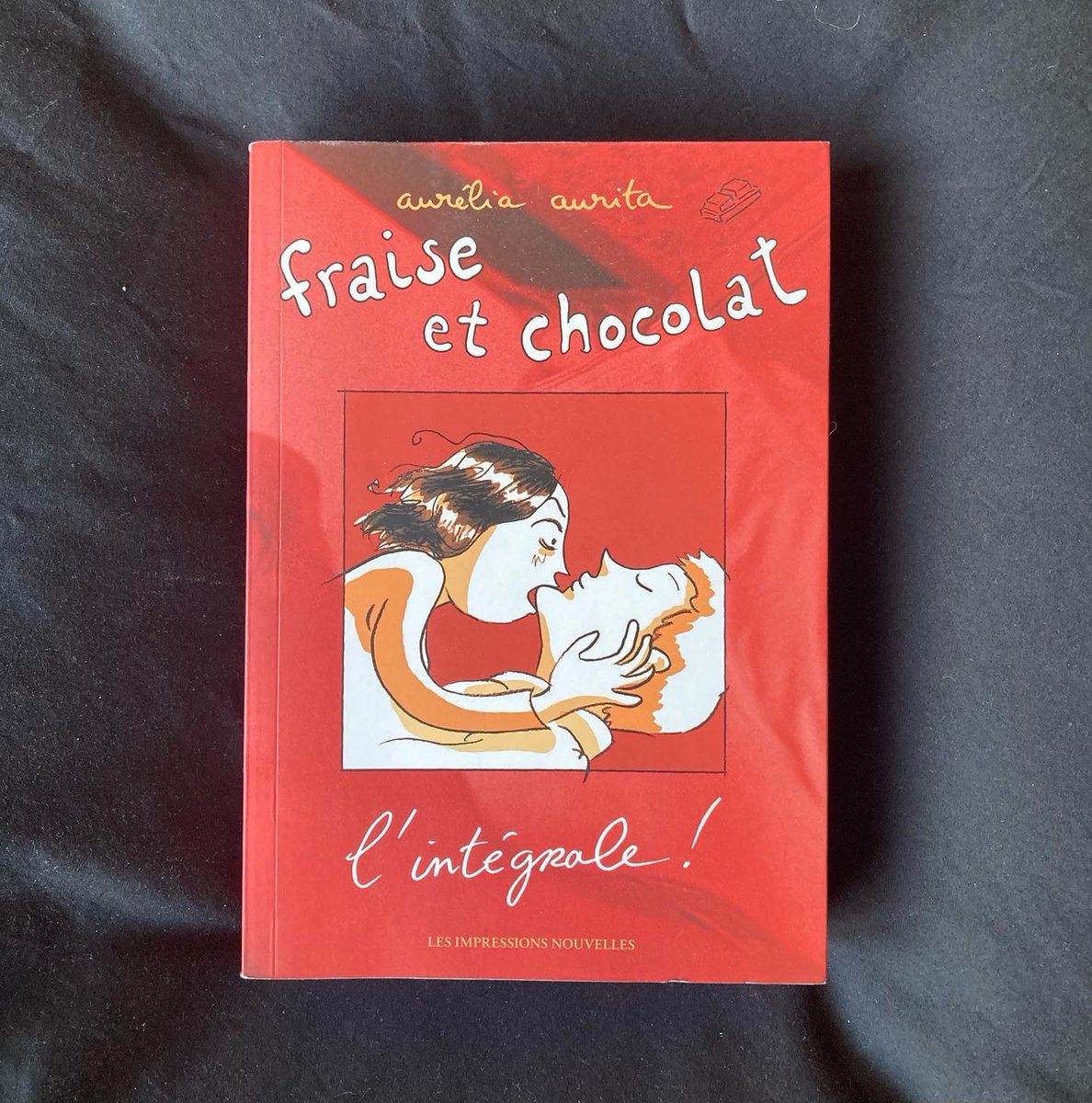 En 2006, Aurélia Aurita publiait une bd révolutionnaire, Fraise et Chocolat. Elle y parlait d’amour avec une liberté totale, je n’avais jamais lu un truc pareil ! Elle vient de publier sa 8e bd : La vie gourmande, et c’est magistral. ❤️‍🔥👏🍓🍫@CastermanBD