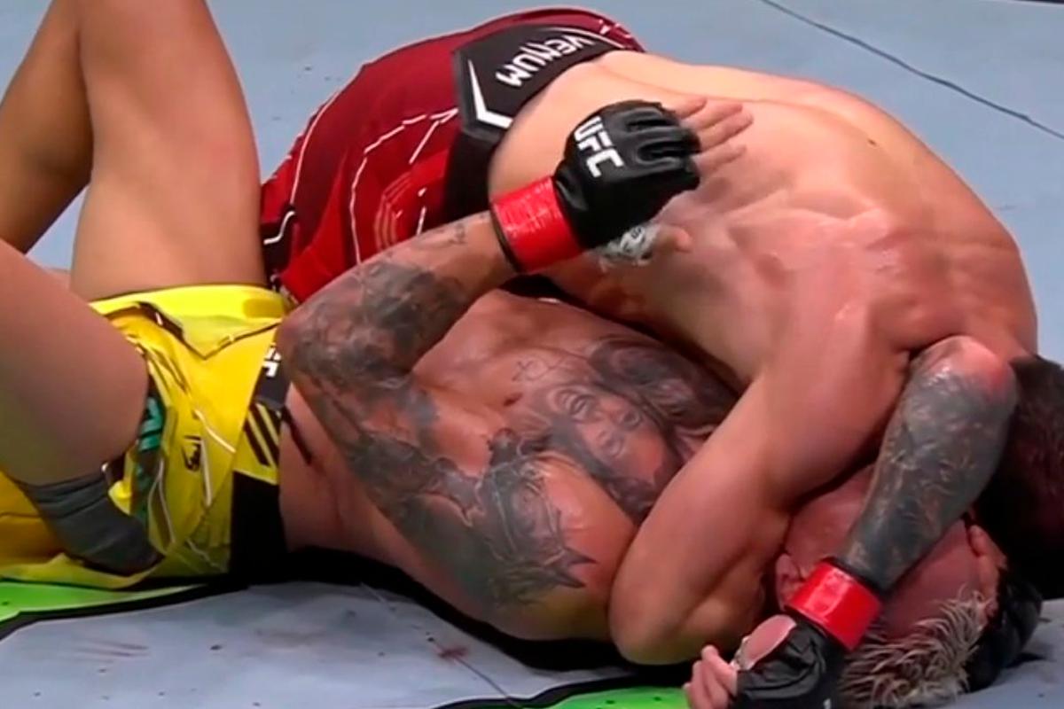 big38gohawkem's tweet image. the 2 greatest moments that humbled the MMA world