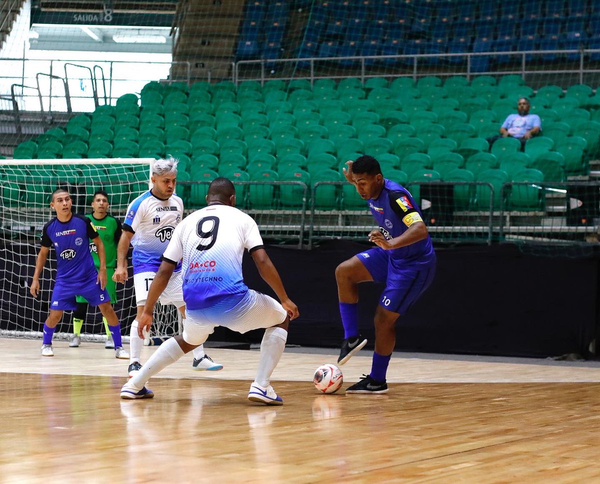 Dragones_futsal's tweet photo. ¡Nuestro “Saiyajin” viene en racha! 🔥⚽️
José Pájaro agitó las redes 🆚 CD Mundo Factory y quiere mantener la racha. 👀
📸: @FVF_Oficial
#PoderImperial 🔥🐉
#TalentoDeCalle ⚽️
#VenezuelaEsFUTVE https://t.co/8eot86IVUA