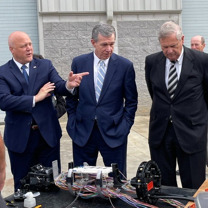SecVilsack's tweet image. We're in North Carolina talking with folks from AccessOn Networks Inc., which received a $17.5 million grant from today's ReConnect announcement. This project will connect thousands of people, 100 businesses, 76 farms and 22 educational facilities to high-speed internet.