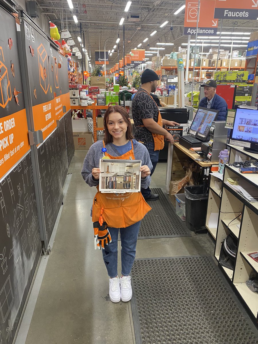 Always love stopping in at Noblesville (2017) and seeing @MystiHammes and her team! Was able to spread the word about cabinet makeover and custom home organization and participate in their Pro Appreciation as well! #orangefam #knowledgeispower @KenBaer1 @HDIMakeoverMike