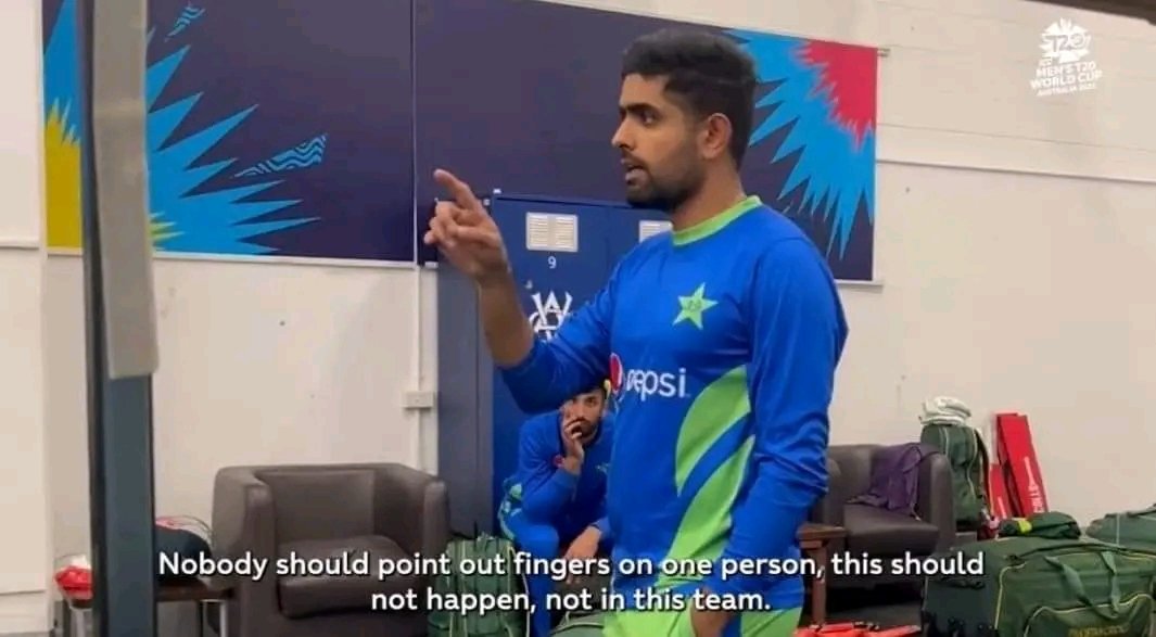 FarziCricketer's tweet photo. Nawaz has bottled it again for Pakistan. Time for episode 2 of this. 😭 https://t.co/v71hWNpb87
