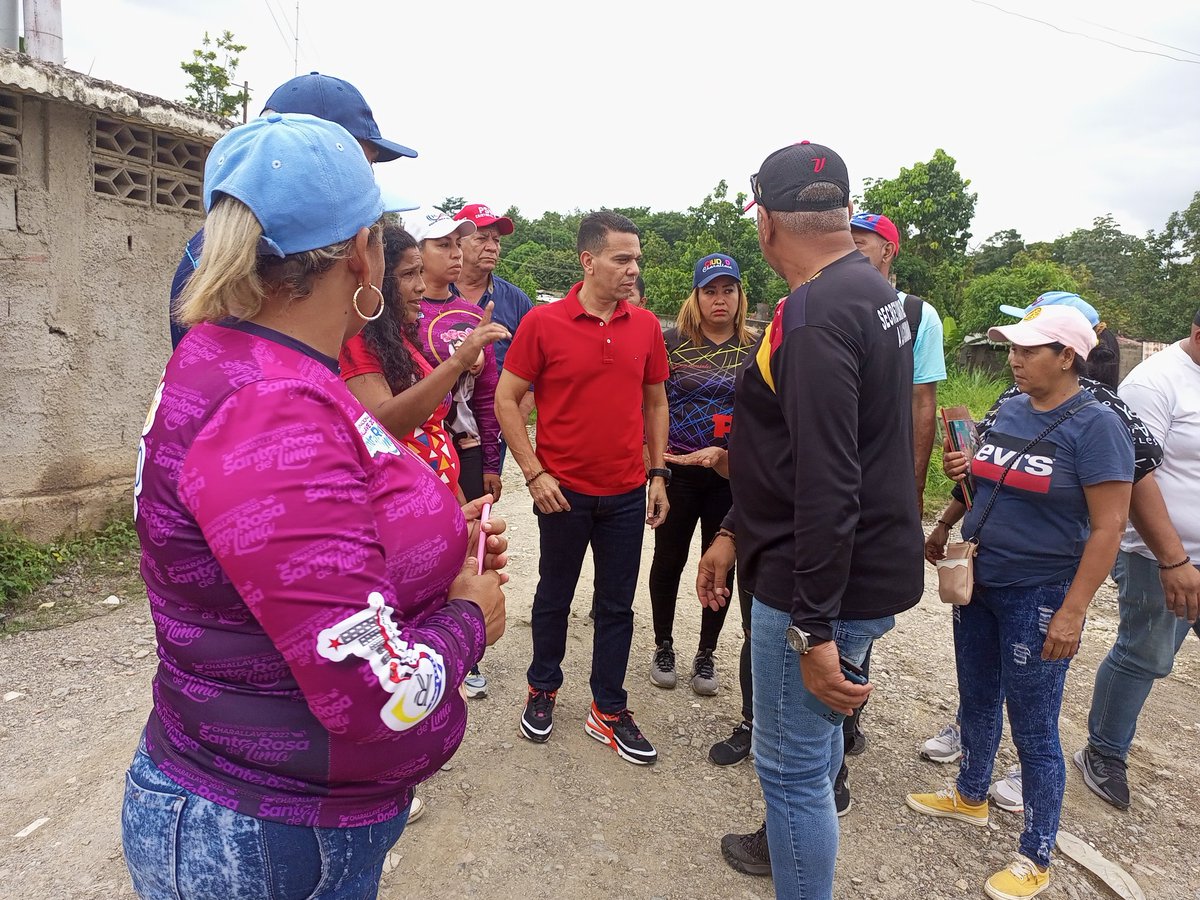 HumbertoMarte_'s tweet photo. Junto al equipo de Desarrollo y Bienestar Social de nuestro mpio Cristóbal Rojas, el día de ayer visitamos las comunidades La Vaquera, Antonio José de Sucre y Ferrenorte, para constatar las afectaciones por las fuertes lluvias.  
#PuebloConCasaPropia https://t.co/VXD94b8o0F