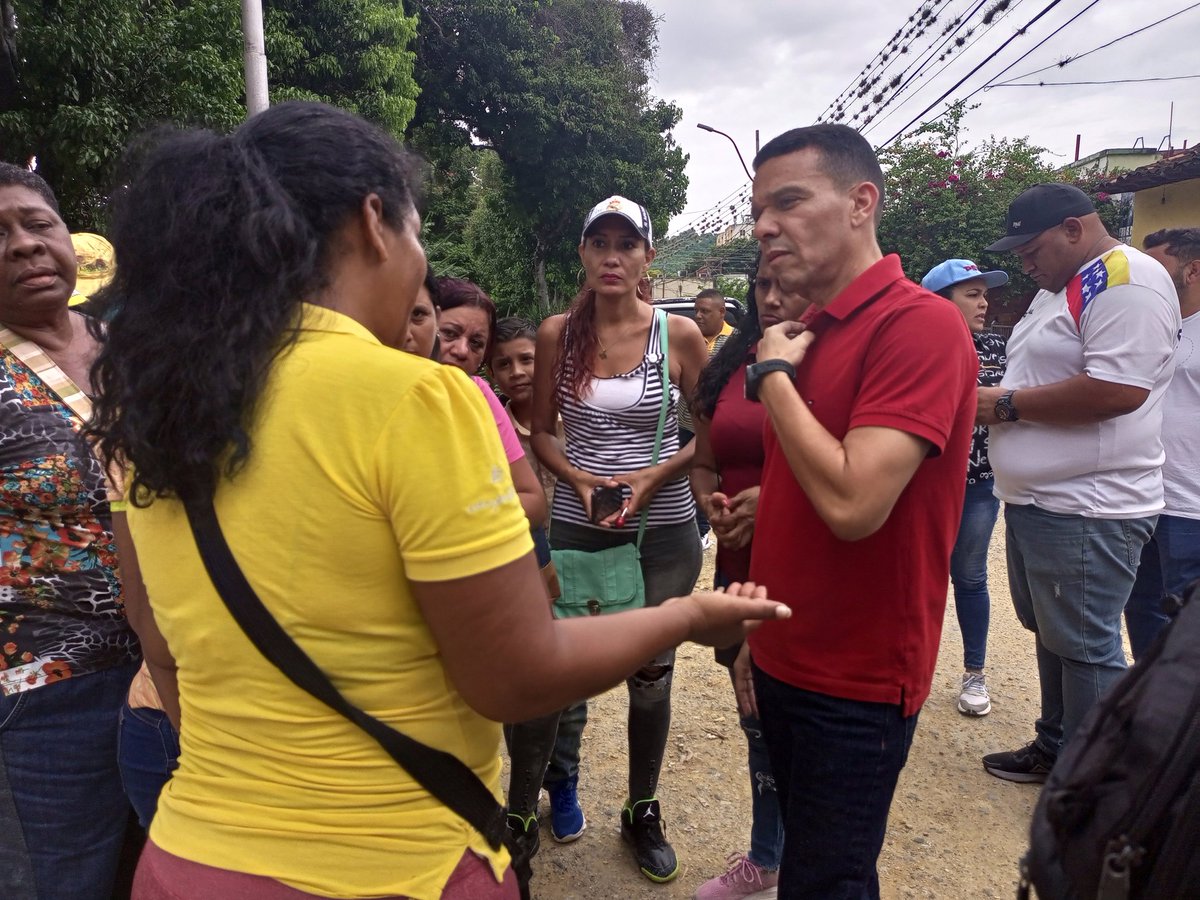 HumbertoMarte_'s tweet photo. Junto al equipo de Desarrollo y Bienestar Social de nuestro mpio Cristóbal Rojas, el día de ayer visitamos las comunidades La Vaquera, Antonio José de Sucre y Ferrenorte, para constatar las afectaciones por las fuertes lluvias.  
#PuebloConCasaPropia https://t.co/VXD94b8o0F