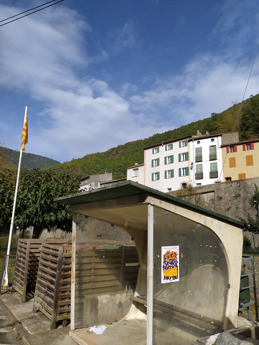 Diadacatnord's tweet photo. 🔴Avui el #Vallespir va ben ple de cartells que convoquen a la #DiadaCatNord el 5 de novembre a Perpinyà!🔴
#Ceret #Arles #ElTec #ElsBanys #PratsDeMolló #SantLlorençDeCerdans i tota la resta dels municipis vallespirencs #SemCatalunyaNord
Espieu!👇👀 https://t.co/OrW1Yhs3Rg