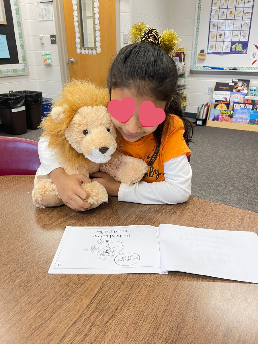 KatieFanning7's tweet photo. Rasheed is the star of the show this morning ! So much love and joy for a familiar character as this little learner pushes herself to read decodable texts📖🦁🤍 @TCRWP #reading #wwp https://t.co/Fo5CSoQPz3