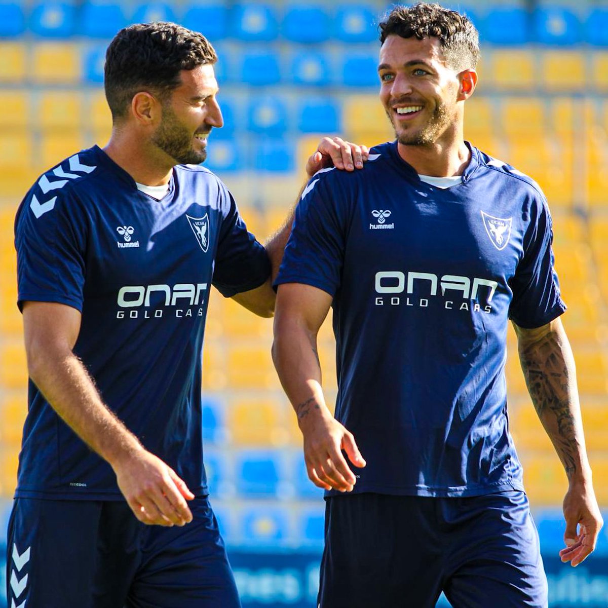UCAM Murcia CF (@ucammurciacf) on Twitter photo 🗣️ ¿Qué estaban hablando <a href="/VicenteMhr89/">Vicente Romero</a> y @migue21mp?
👉🏻 Solo respuestas incorrectas, pero no seáis malos. 🗣️ ¿Qué estaban hablando <a href="/VicenteMhr89/">Vicente Romero</a> y @migue21mp?
👉🏻 Solo respuestas incorrectas, pero no seáis malos.
