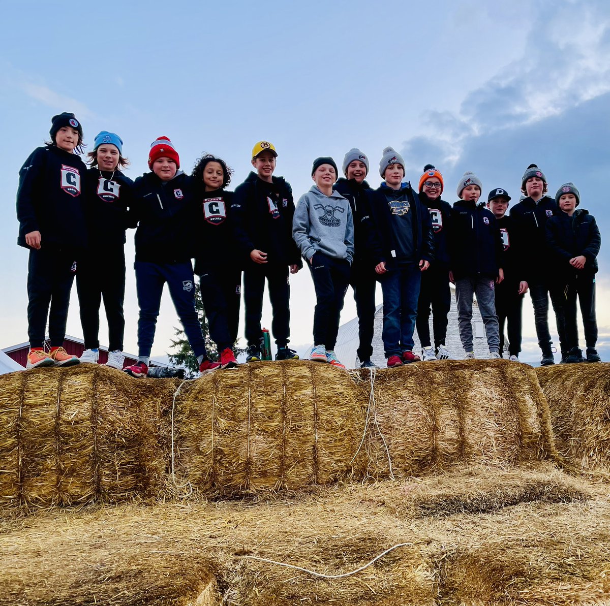 2011Albertacrew's tweet photo. 𝗖𝗥𝗘𝗪- A group of friends who hang out together — like a crowd or posse 

#hockeycrew #teambuilding #buds #2011albertacrew https://t.co/4PFuwAIaLk