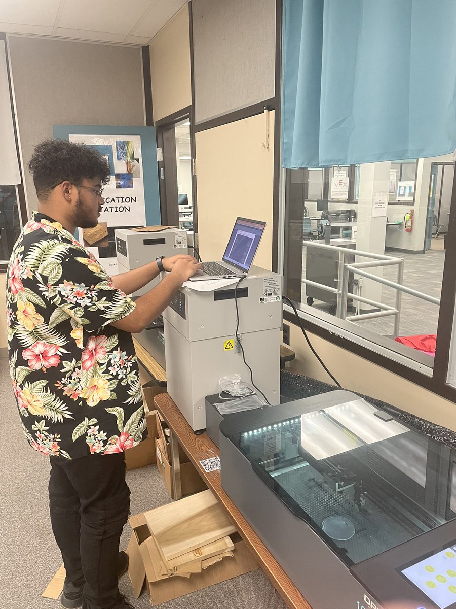 STEMHS_IdeaLab's tweet image. One of our wonderful @NIHFHS Environmental Engineering learners using the Fabrication Station to laser engrave leather swatches for the Akron Zoo Lights festival PBL