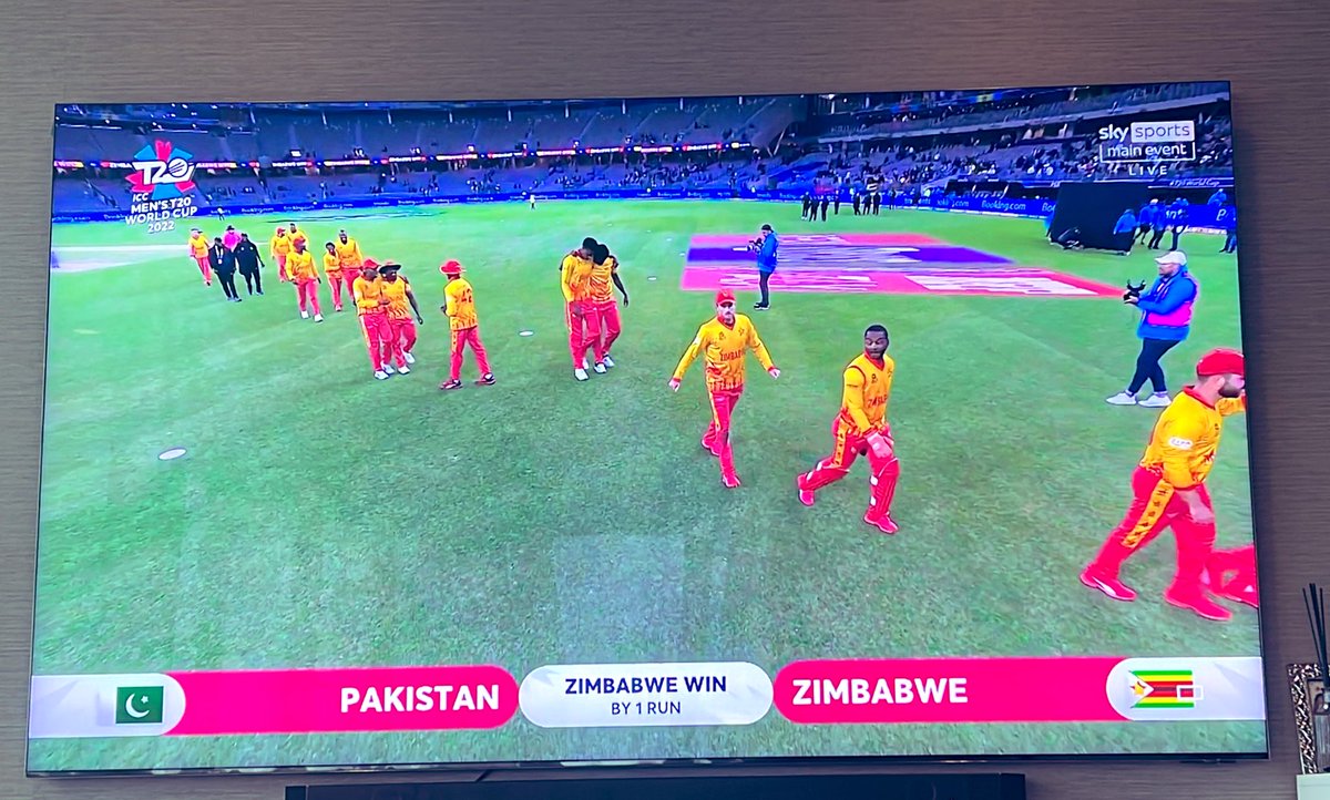 What just happened!!! 🤯 Phenomenal performance by Team Zimbabwe especially Raza! #PAKvsZIM #T20WC2022