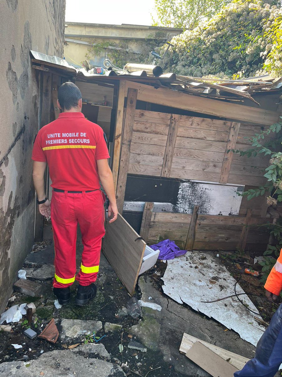 Prefet95's tweet photo. 🚨#sécurité | Évacuation du campement illicite installé chemin des poiriers à @VilleSarcelles 

➡️ Les familles recensées comme vulnérables ont bénéficié d’une proposition d’hébergement ou de mise à l’abri.

📸 UMPS95 https://t.co/EdrsHhE3BZ