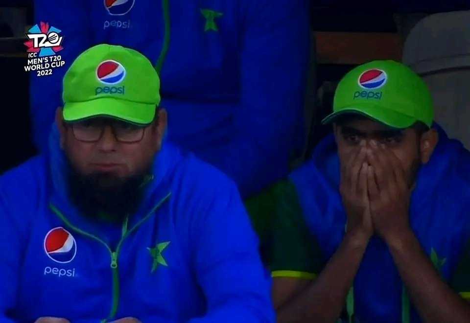KhawajaSohaib7's tweet photo. فخر زمان کو انڈے بیچنے کیلئے لے گئے ہے کیا ؟ 
#Captainchange 
#PAKvsZIM 
#BabarAzam
#haiderali https://t.co/kHbcHFVHIQ