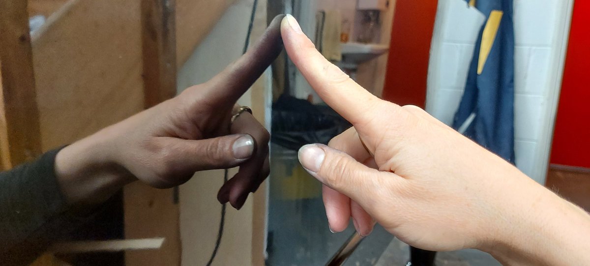 Now that's what I call a mirror finish! 🙌
#workshoplife #thisgirlcan #frenchpolish #blackpiano #thepianoworkshop #passionforperfection #northyorkshire #rebuild #restoration 
thepianoworkshop.co.uk