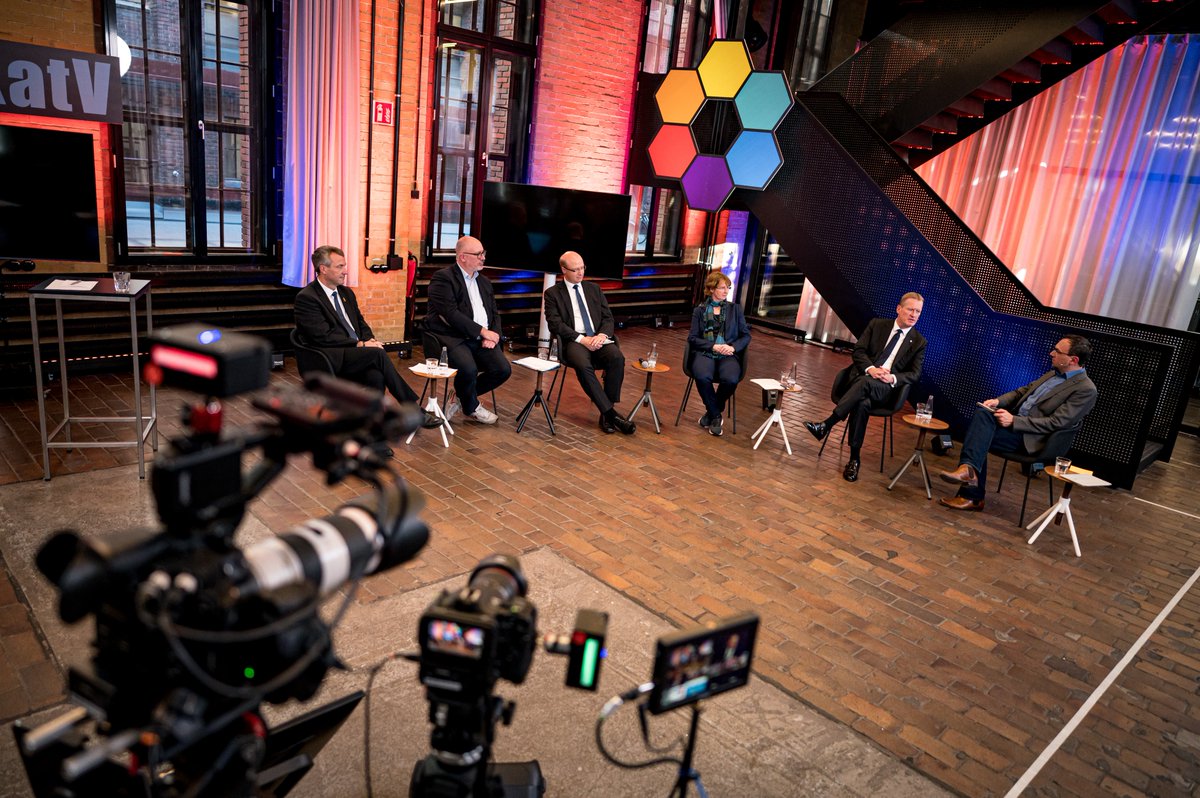storytile's tweet photo. Zum dritten Mal durften wir schon die Fachtagung Katastrophenvorsorge #FTKatV organisieren, inklusive #Livestream, #Liveblog und #Eventplattform - mit Expert:innen aus vier Ministerien, dem @roteskreuz_de und aus vielen Bereichen der Katastrophenvorsorge. Es war uns eine Ehre! https://t.co/T8s7T3HWvL