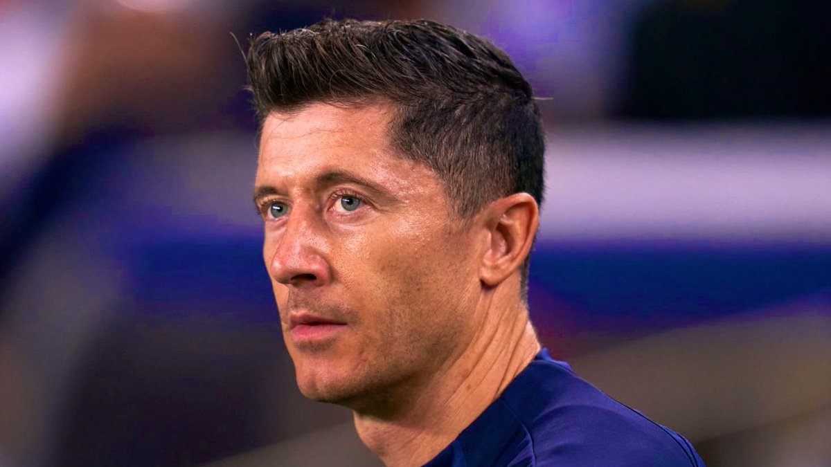 BlazquezFont's tweet image. 🗣Robert Lewandowski: “Hay mucha gente que cuestiona mi fichaje por el Barça, pero lo cierto es que estoy muy feliz y orgulloso de estar aquí. Estoy en un club increíble. Venir a Barcelona es el reto más importante de mi vida”. #FCBarcelona