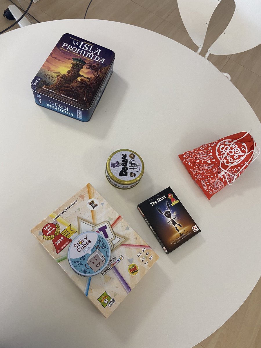 claudesol_ceip's tweet image. Aquest són alguns dels jocs que vam poder provar durant la sessió de TIC sobre #gamificació  #TIC22104