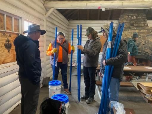 Epitetj's tweet photo. #SeedsandStories #IndigenousSeedCollectionProgram #SeedsForOurFuture #IndigenousSeedCollection Donnie’s last session was yesterday with Waterton NP and their Indigenous partners. Thank you all for your spirit and time with all our sessions! https://t.co/OtcuCQVLSm