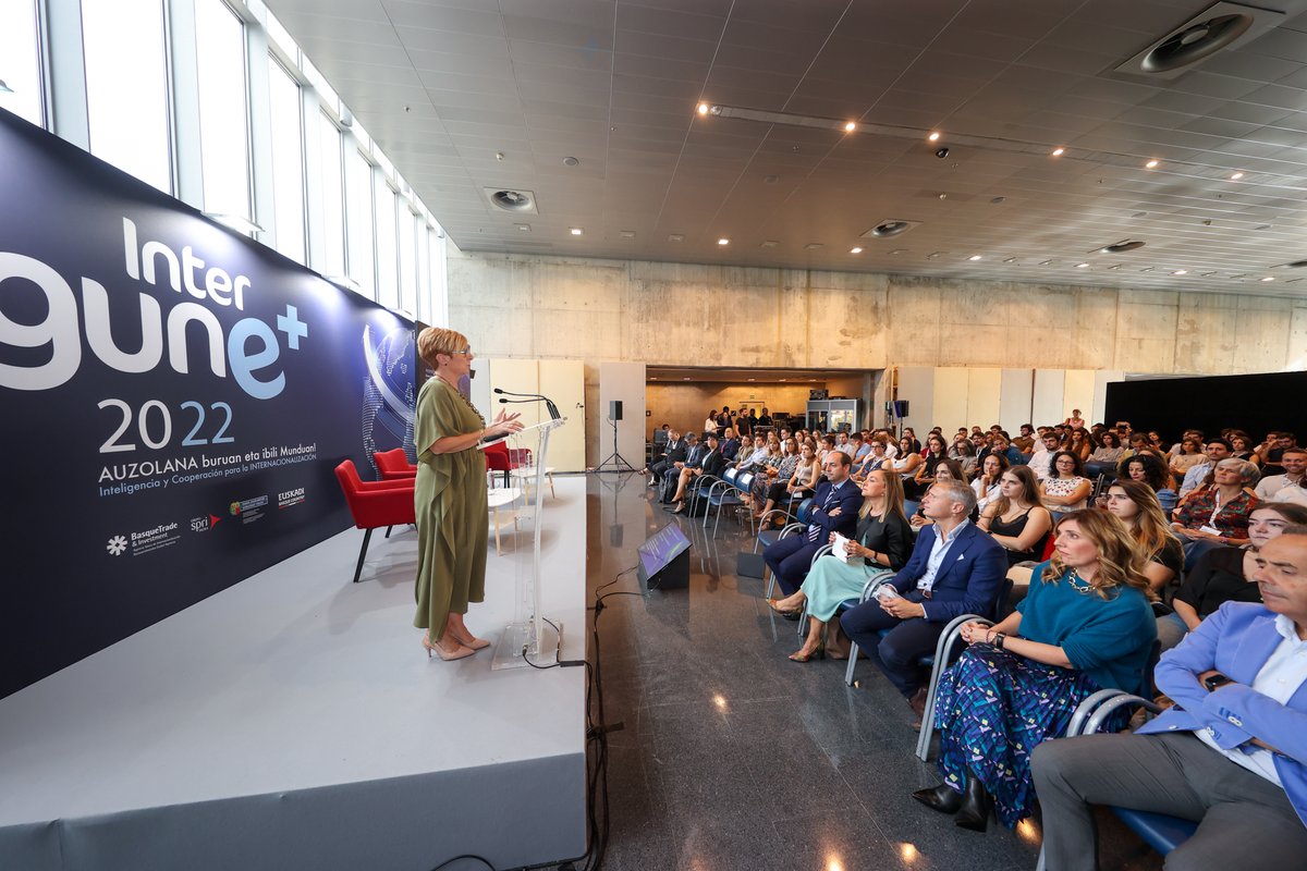 arantxa_tapia's tweet photo. 🌎📌 En el encuentro dedicado al talento del Foro de Internacionalización #INTERGUNE hemos transmitido a nuestros jóvenes la necesidad de atraer talento, tenemos un ecosistema productivo con un gran futuro.
¡Euskadi necesita personas que engrasen el motor de la competitividad! https://t.co/VHF95cnpUf