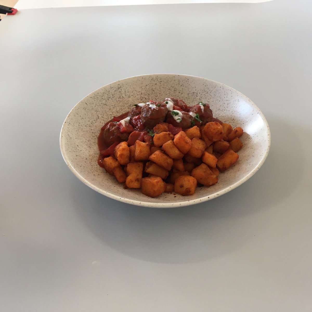 SodexoFoodDevUK's tweet photo. Digital App Photography part 2 @SodexoUK_IRE @StuartBowman2 @fairyshelly #kitchenworks #modernrecipe https://t.co/sWI0ZGETnb