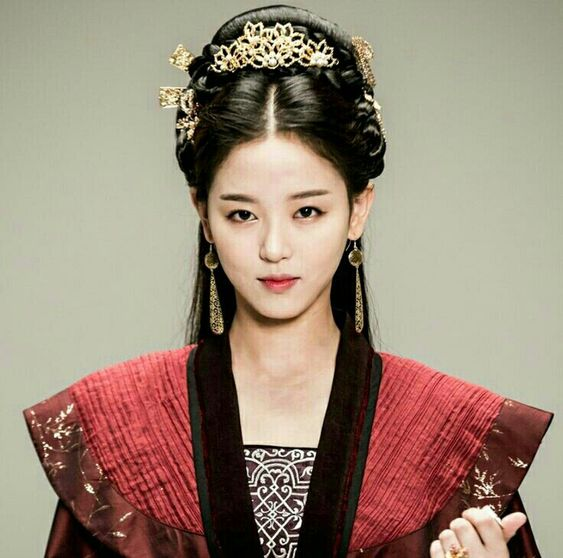 shieloveskdrama's tweet photo. How I found my favorite female celebs:
Be the anti-hero 🤭🥰🫰

🎤It's me, hi
I'm the problem, it's me
At teatime, everybody agrees 🎶

♡ Rachel Yoo, #KimJiWon (#TheHeirs)
♡ Princess YeonHwa, #KangHanna (#ScarletHeart)
♡ Joo Seok Kyung, #HanJiHyun (#Penthhouse) https://t.co/l8IF9X1gPs