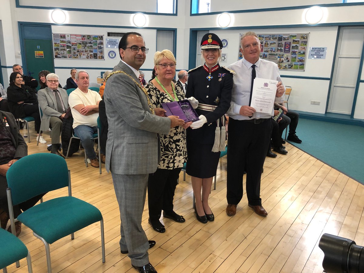 Delighted to present the @QueensAwardVS to Rotherham Fed of Communities <a href="/OfRotherham/">Rotherham Federation of Communities</a>
A wonderful organisation, 16 yrs old, serving the whole of #Rotherham 
Great to meet staff, #volunteers and service users today
Congratulations to you all
South #YORKSHIRE 
<a href="/RMBCPress/">Rotherham Council</a>