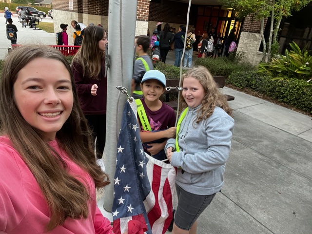 Students from @kparkgirlsoc gave a helping hand during morning duty with @HumbleISD_FCE safety patrol.  Thank you! #kpark @HumbleISD #servingthecommunity #cardinalpride #fce2022