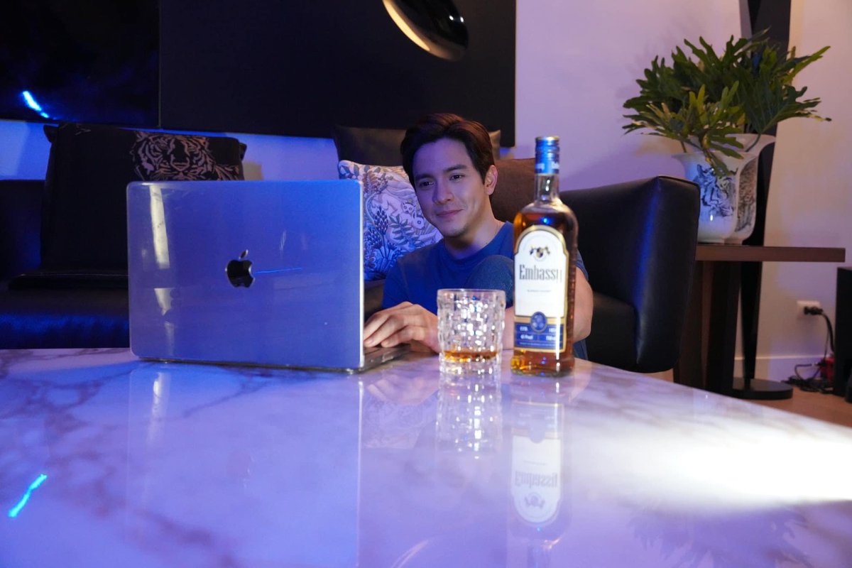 AldenTrendsOFC's tweet photo. Chill.
Relax.
Unwind.
Thatās what our King of Chill wants!
So perfect ang chill spot design that Oliver created for ALDEN!
Watch it here! Ang ganda and astig!
https://t.co/Gzmds38rCt
@aldenrichards02 @EmbassyWhiskyPH
#ALDENforEmbassy
#ChillMunaTayo https://t.co/BaMlbrGNgN