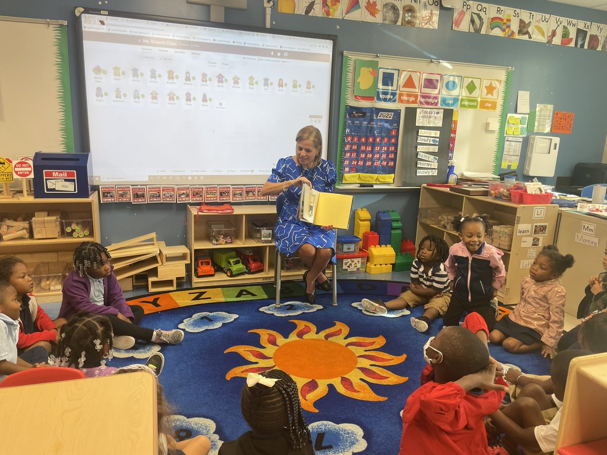 #2022JumpstartReadfortheRecord <a href="/FDouglasslions/">Frederick Douglass Elementary</a>. Many thanks to my Pre-K friends in Ms Green’s class and Principal Veronica Bello for a wonderful early literacy experience. 📚