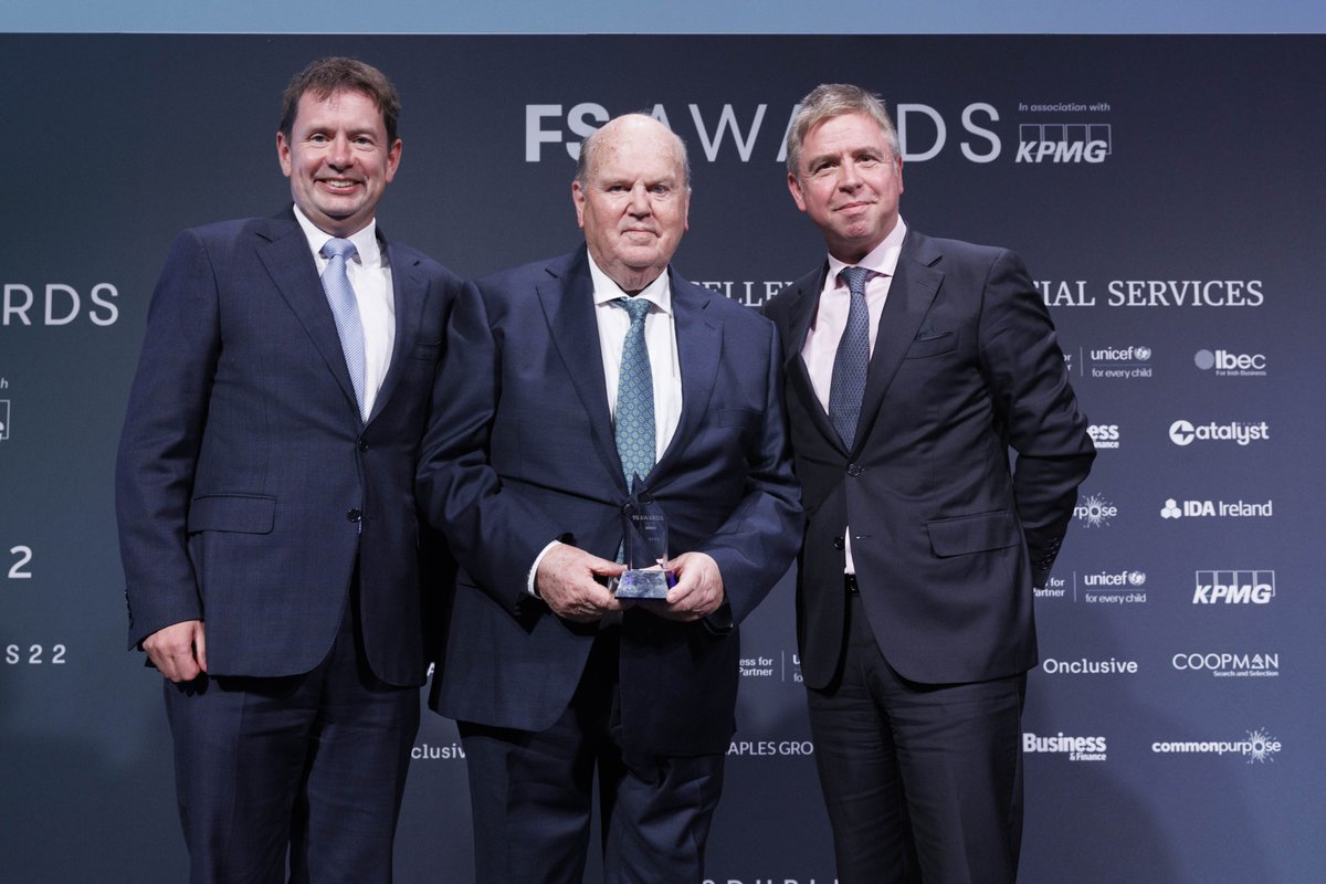Micheal Noonan is honoured with the Pádraig Ó hUiginn Outstanding Contribution to Financial Services Award, presented by Seamus Hand and @Ian_Hyland #FSAwards2022 in association with @KPMG_Ireland