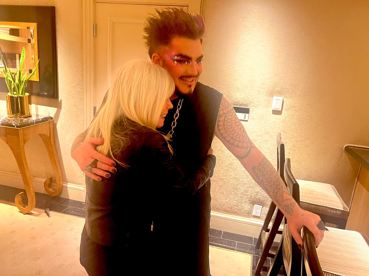 johnnykats's tweet image. Sweet reunion scene from last night. Anita Mann of @FantasyLuxor cast @adamlambert as a contracted performer on Holland America in 2001, when he was 19. They were thrilled to chat after last night’s show @WynnLasVegas. Great to meet his mom, Leila, too. #RJNow @reviewjournal