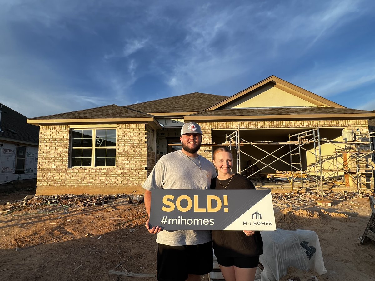 Congratulations to our newest Haydn and Jamie, our newest happy homeowners! These first-time homebuyers moved to The Colony in Bastrop, TX from Oklahoma and they couldn't be more excited.