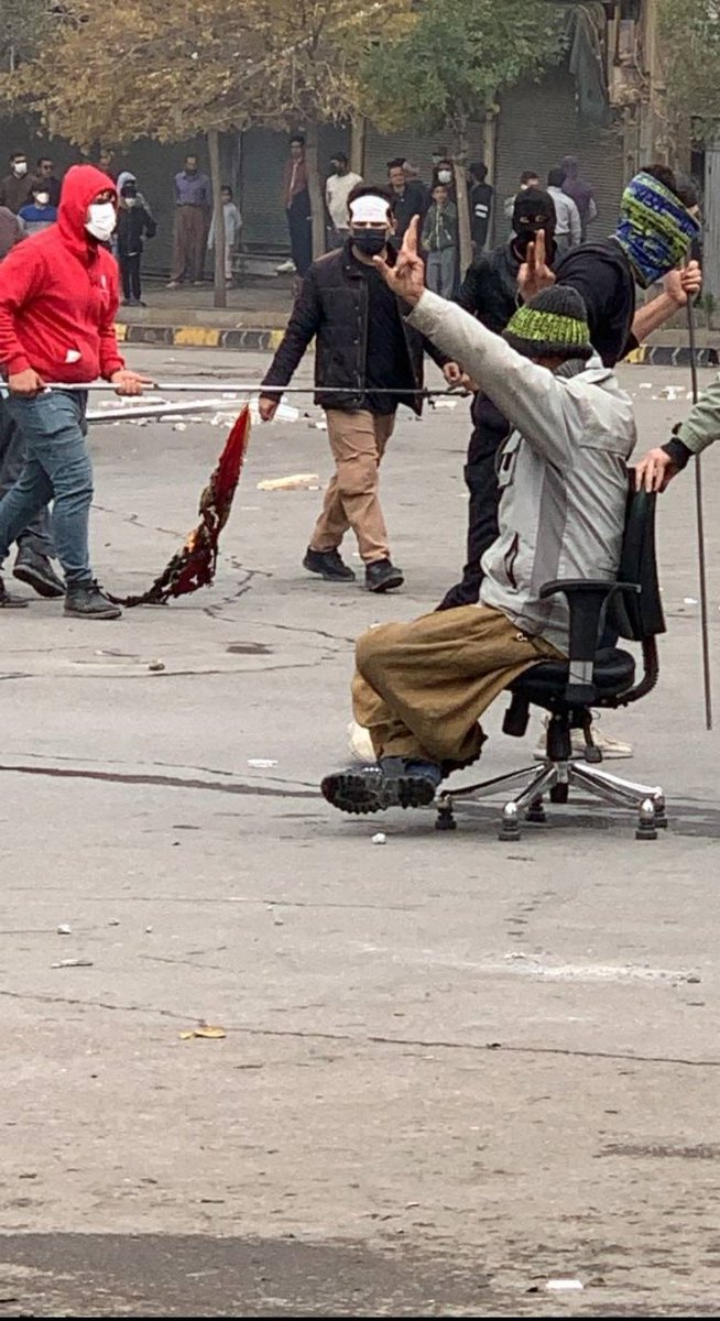 صندلی فرمانداری مهاباد:))))))
قهرمانان وطن
#مهسا_امینی