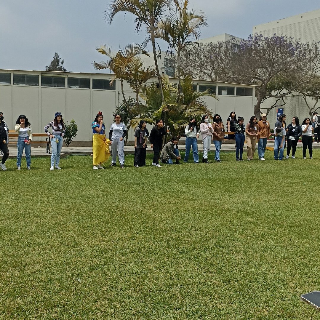 purple_univ's tweet photo. Iniciamos con el RUN BTS en Pucp 🤸 https://t.co/CWgY79yUyP