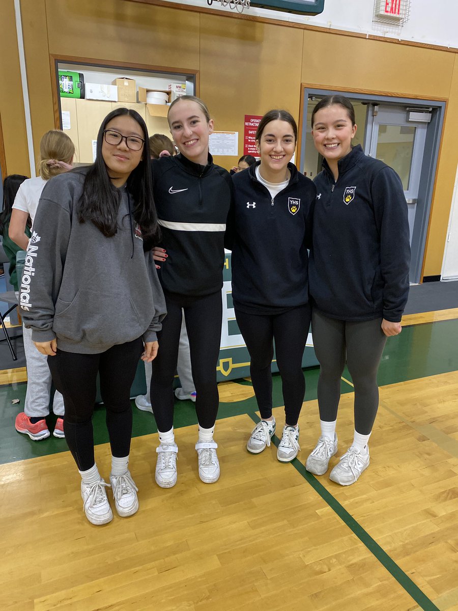 RT <a href="/DanikaMurray13/">Danika Murray</a>: A big thanks to our Grade 12s for reffing our Gr 7 ISEA tournament today!! <a href="/YorkHouseSchool/">York House School</a> <a href="/yhstigers/">YHS Athletics</a>  💚🏐💛 #leadership #GoYHSTigers #myYHS