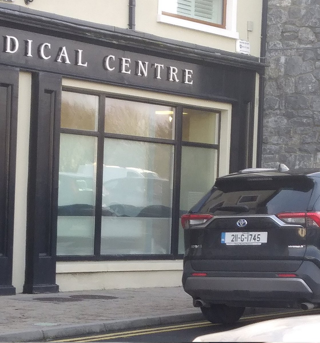 Let's just park on the double yellow line outside the medical center in #Barna.