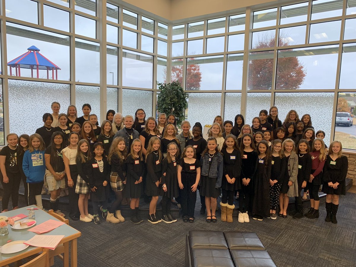 JresFrc's tweet photo. ✨JRES Leading Ladies✨We are so excited to begin our first ever JRES Leading Ladies Program! Our first meeting hosted 70 young ladies and they received their signature Leading Ladies pearls. Thank you to all the volunteers…we could not be successful without you. @JresRockets https://t.co/e8KBqNS67w