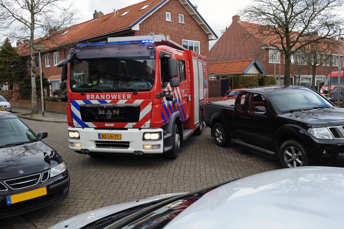 Bij #hulpverlening telt elke seconde om zo slachtoffers en schade te beperken. 🕛 Waar moet je op letten zodat wij geen last hebben van jouw geparkeerde auto?
✔️ Parkeer op de juiste manier. 
✔️ Zorg voor een vrije wegbreedte van 3,5 meter. 
✔️ Blokkeer nooit een brandkraan.