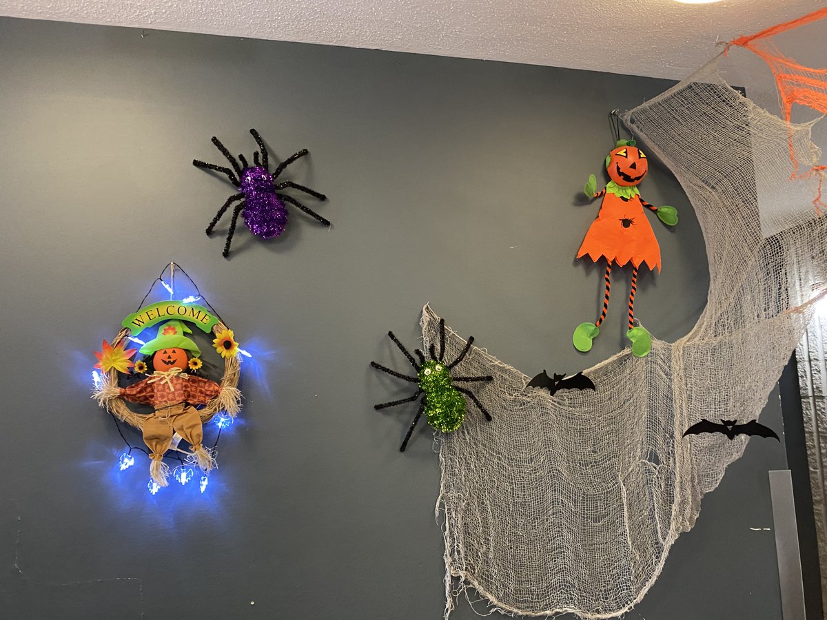 GreenwinTALKS's tweet image. Are you decorating this Halloween? Our sites sure are! Check out 80 Cosburn's creepy crawlers! 

Don't forget, it's not too late to enter our Halloween resident costume contest. #halloween #lobbydecor #propertymanagement #contest