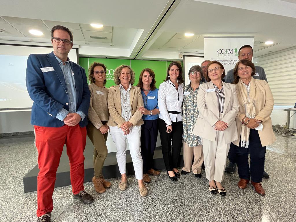 COFMadrid's tweet photo. Gracias por convertir esta jornada en un encuentro entre amigos lleno de #solidaridad. Hemos conocido la labor de organizaciones volcadas en mejorar la calidad de vida de las personas. Si eres #farmacéutico, pronto podrás conocer el nuevo #voluntariadoCOFM y colaborar con ellas. https://t.co/kP88zF0dmL