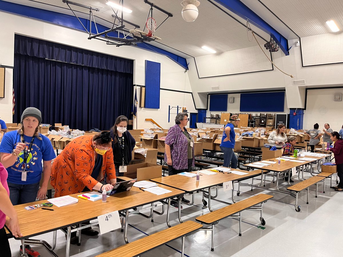 HappyHaydon's tweet photo. Thank you to everyone who came out to our RAP night! Hawk families participated in literacy activities, an art show, and a PTA meeting as well as picked up their books from Bookworm Central. #HappyHaydon @mymcpsva #HaydonFamily @BookwormCentral https://t.co/Zzu2sgD4Zd