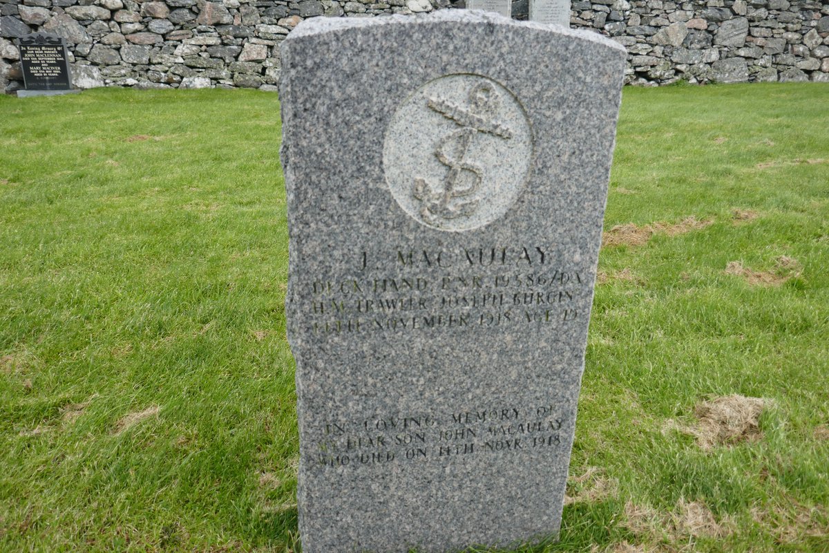 TheLengthsman's tweet photo. Met a guy who was strimming grass in a cemetery on #Bernera who told me an amazing fact ~ they are all close to the sea as there were few roads on the Outer Hebrides
Fascinated by some of the graves stories ~ this RN Deckhand & son https://t.co/2sIMIPj6K1 https://t.co/EMz0c8oSNP
