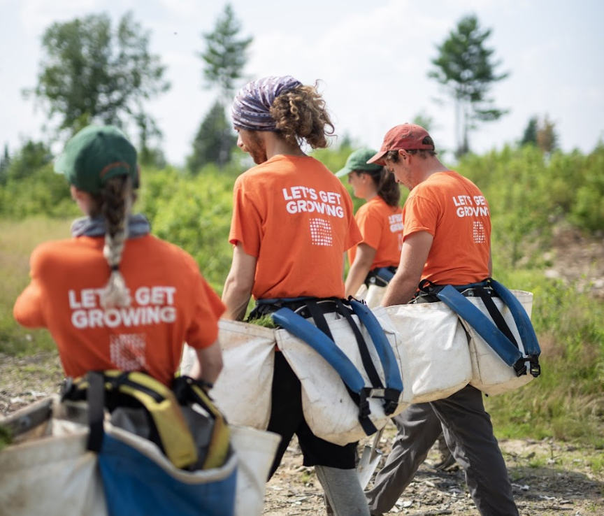 CanadasForest's tweet photo. "Nature is core to Canadians’ identity; it’s what we are known for around the world & it is a source of national pride." said @s_guilbeault.
Help restore, preserve & protect our country's diverse forests by growing a #SmartForest with @CanadasForest ⬇️
https://t.co/WVWFwO7htS🌲 https://t.co/mtkjalnfnW