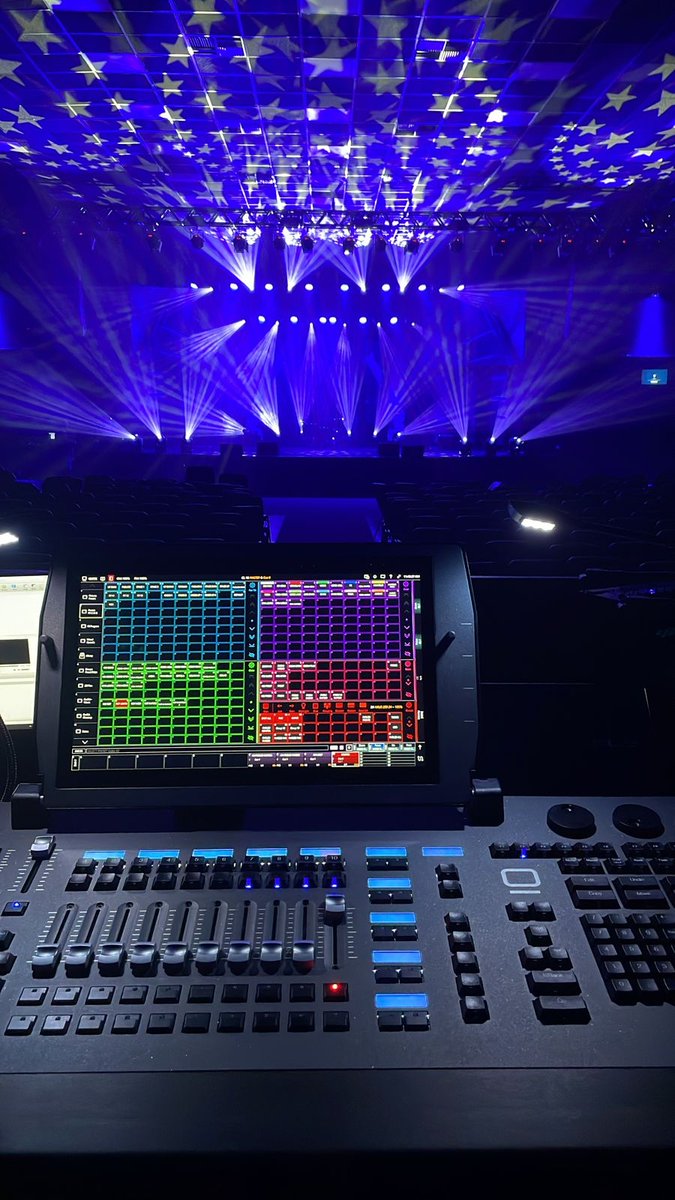 ControlObsidian's tweet image. Amândio Acosto easily imports #CaptureVisualisation patch into the #NX4 to easily start
programming live.

#obsidiancontrolsystems