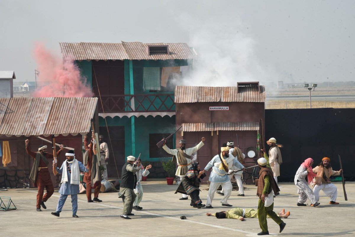 ChinarcorpsIA's tweet photo. #ShauryaDiwas2022 was celebrated at Old Airfield #Srinagar to commemorate the 1st Air Landed ops by the #IndianArmy to defend J&amp;K during Indo-Pak War 1947-48. Hon'ble RM, Hon'ble LG J&amp;K, COAS, #ArmyCdrNC, veterans &amp; citizens witnessed the grand event.

#SavioursofKashmir47
@adgpi https://t.co/NNjEAtQD5c