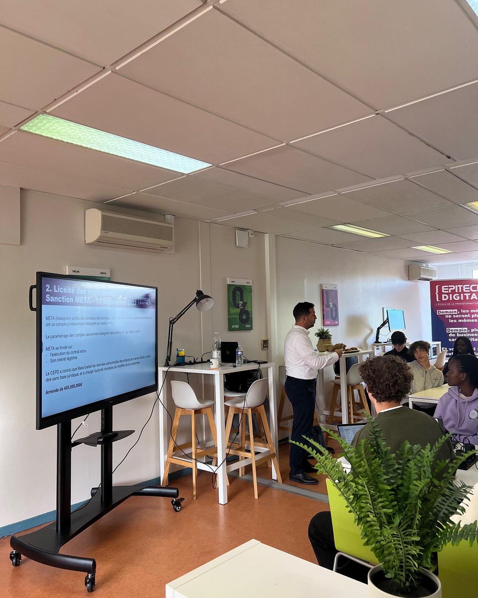 EpitechDigital's tweet photo. Ce mercredi 26 octobre, une masterclass a été organisée au sein du campus de #Bordeaux. Nos étudiants ont eu l’opportunité d’échanger avec Guillaume SANNA, DPO à https://t.co/MDjakJi9aE autour du sujet de la RGPD et des problématiques connexes.  
#epitechdigital #data #rgpd https://t.co/H42sPt81Rz