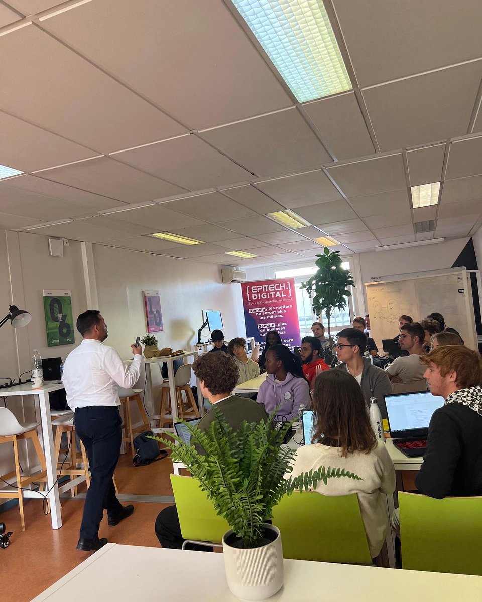EpitechDigital's tweet photo. Ce mercredi 26 octobre, une masterclass a été organisée au sein du campus de #Bordeaux. Nos étudiants ont eu l’opportunité d’échanger avec Guillaume SANNA, DPO à https://t.co/MDjakJi9aE autour du sujet de la RGPD et des problématiques connexes.  
#epitechdigital #data #rgpd https://t.co/H42sPt81Rz