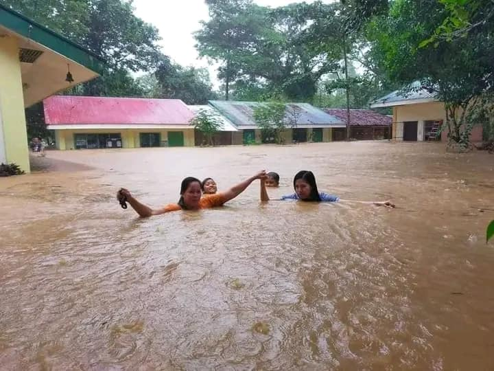 iconnics_'s tweet image. Different parts of Aklan province were submerged in floodwater due to the tropical storm.

AKLAN NEEDS HELP
#PaengPH
#PrayforAklan 
#AklanNeedsHelp