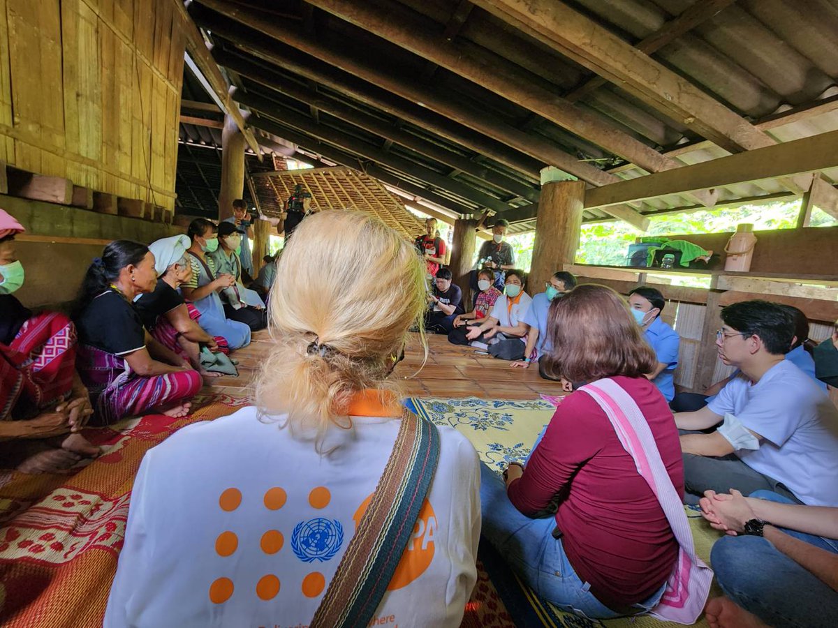 Unfpa_Thailand's tweet photo. What a privilege moment to meet with traditional birth attendants with @AsaTorkelsson's, @SabharwalGita's visit to a remote village of Mae Sariang District, Mae Hong Son.
Thank you to @Pr_Anamai and @ThisIsReckitt for partnership and support #SafeBirthforAll. https://t.co/d94OCaVfD7
