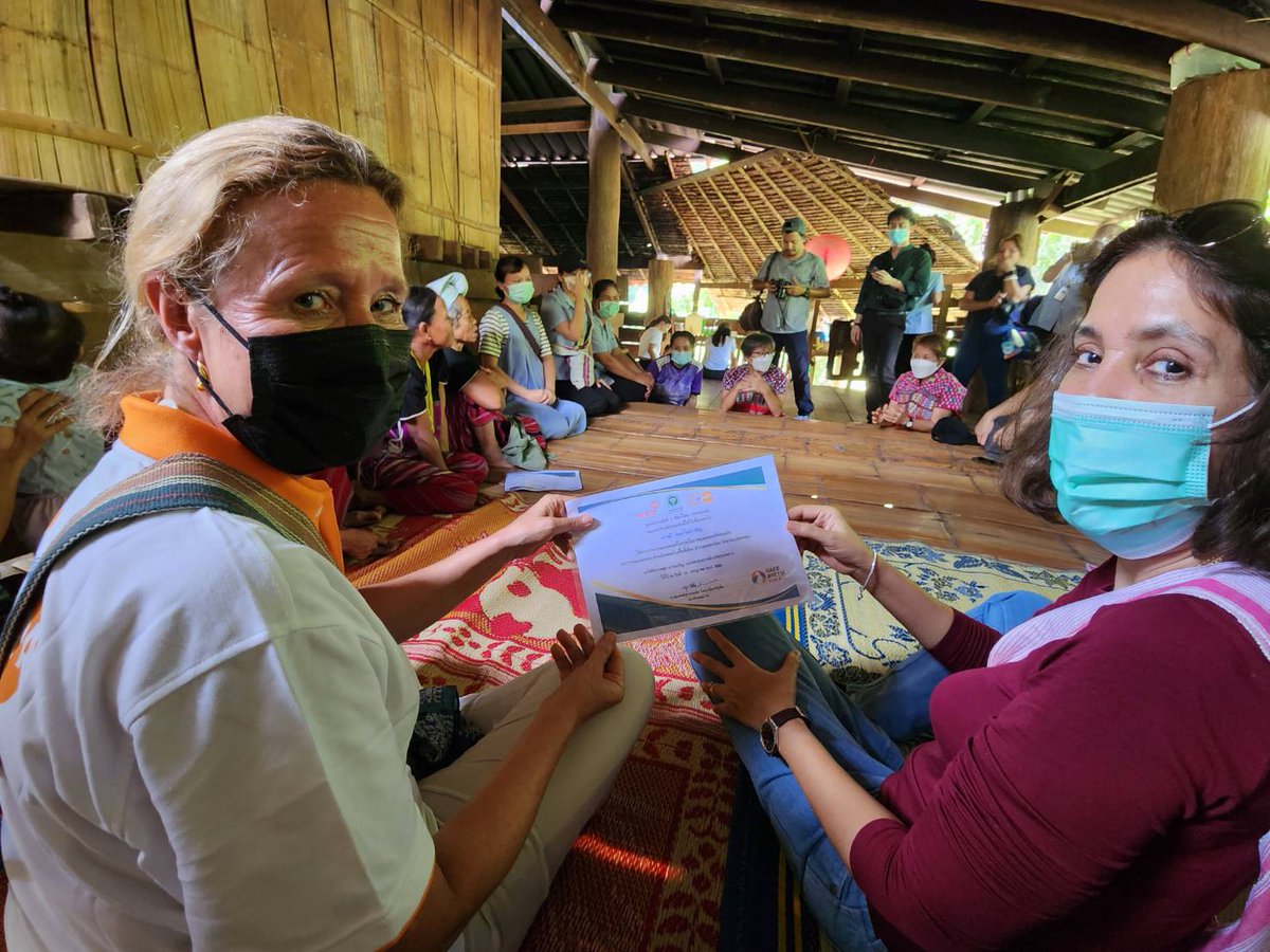 Unfpa_Thailand's tweet photo. What a privilege moment to meet with traditional birth attendants with @AsaTorkelsson's, @SabharwalGita's visit to a remote village of Mae Sariang District, Mae Hong Son.
Thank you to @Pr_Anamai and @ThisIsReckitt for partnership and support #SafeBirthforAll. https://t.co/d94OCaVfD7