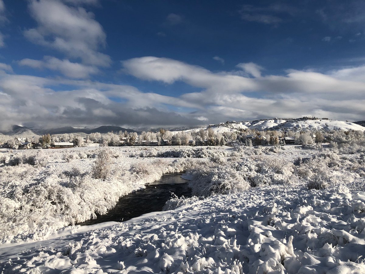 skimartinbell's tweet photo. Rocky Mountain Winter, welcome back!
#Octsnowber https://t.co/vJy8gqcY8Q